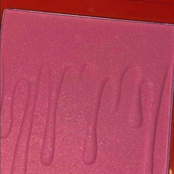 KYLIE X CHRINCH BLUSH - Picture 3 of 3